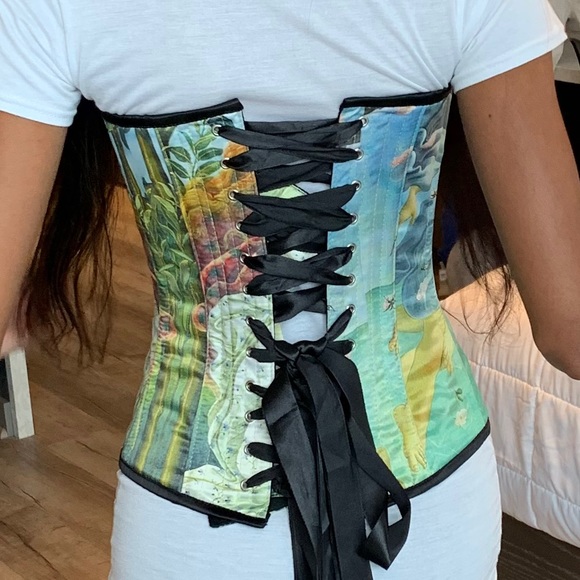 Corset ! - Picture 2 of 3